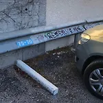 Avec Jardinet, Parking Privatif, Animaux Acceptes - 2 Etoiles - Fr-1-503-148