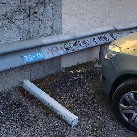 Avec Jardinet, Parking Privatif, Animaux Acceptes - 2 Etoiles - Fr-1-503-148