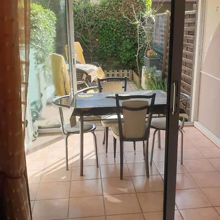 Апартаменты Avec Jardinet, Parking Privatif, Animaux Acceptes - 2 Etoiles - Fr-1-503-148 *